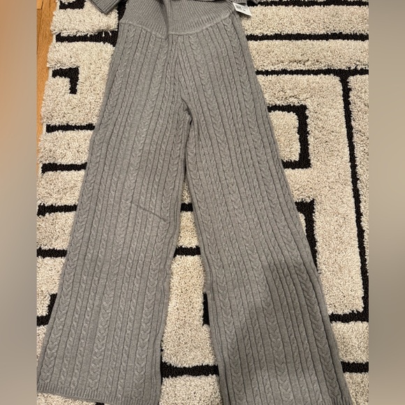 FOREVER 21 Gray Cable Knit Women's Sweater/Pants Set NWT - Picture 3 of 4